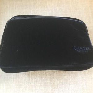 CHANEL Parfum Makeup Bag Black Velvet/Velour